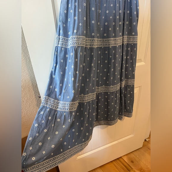 Size XL- Old Navy Puff-Sleeve Smocked Printed Embroidered Chambray Midi Dress - Picture 3 of 6